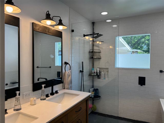 1605 W 7th Street, Irving, TX 75060