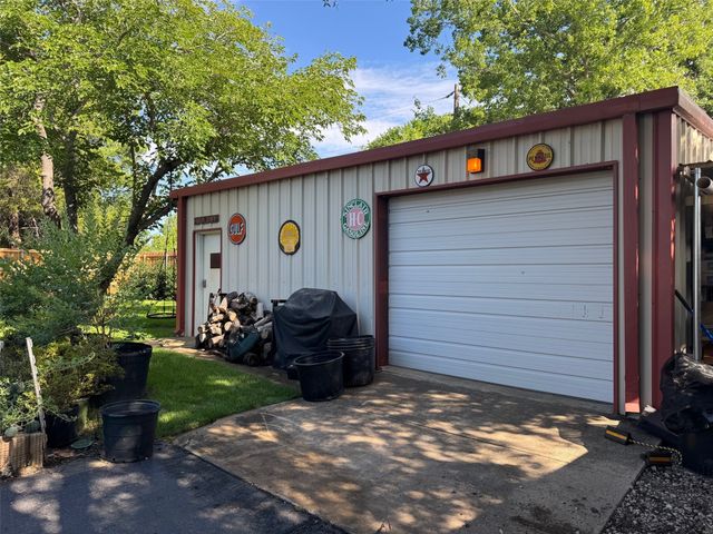 1605 W 7th Street, Irving, TX 75060