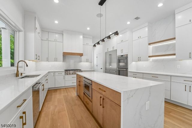 54 Martin Rd, Livingston Twp., NJ 07039