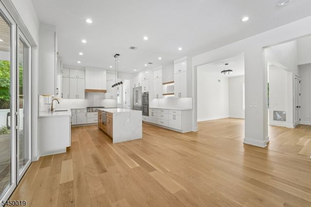54 Martin Rd, Livingston Twp., NJ 07039