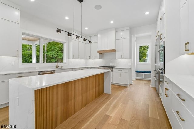 54 Martin Rd, Livingston Twp., NJ 07039
