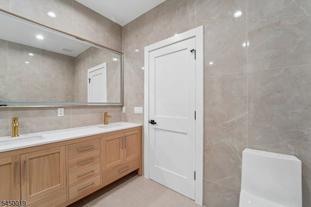 54 Martin Rd, Livingston Twp., NJ 07039