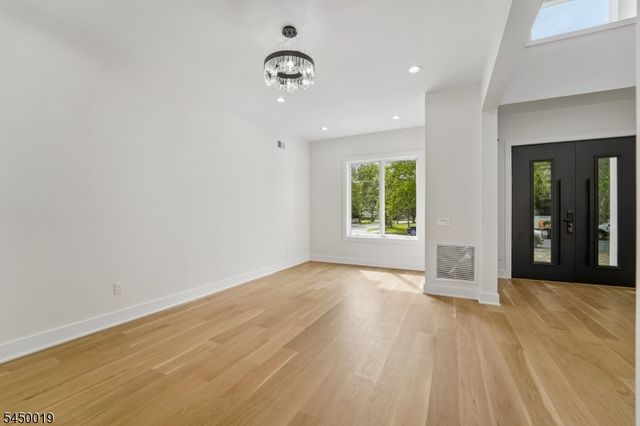 54 Martin Rd, Livingston Twp., NJ 07039