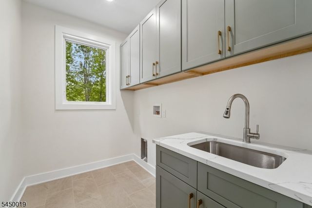 54 Martin Rd, Livingston Twp., NJ 07039