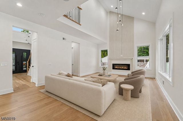 54 Martin Rd, Livingston Twp., NJ 07039