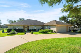 400 Meadow Oaks DR, Dripping Springs, TX 78620