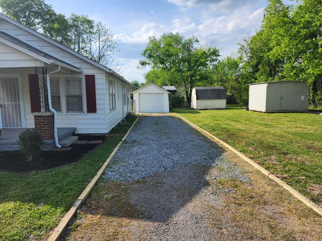 207 28th St, Old Hickory, TN 37138