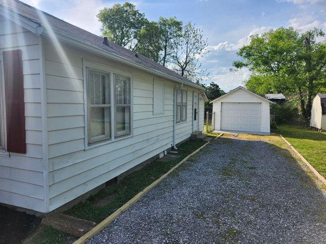 207 28th St, Old Hickory, TN 37138