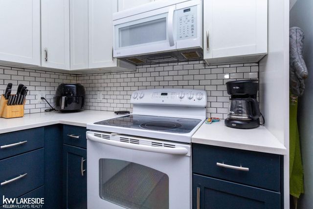 32921 Wing Lake Road, Franklin, MI 48025