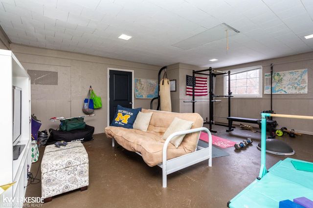 32921 Wing Lake Road, Franklin, MI 48025