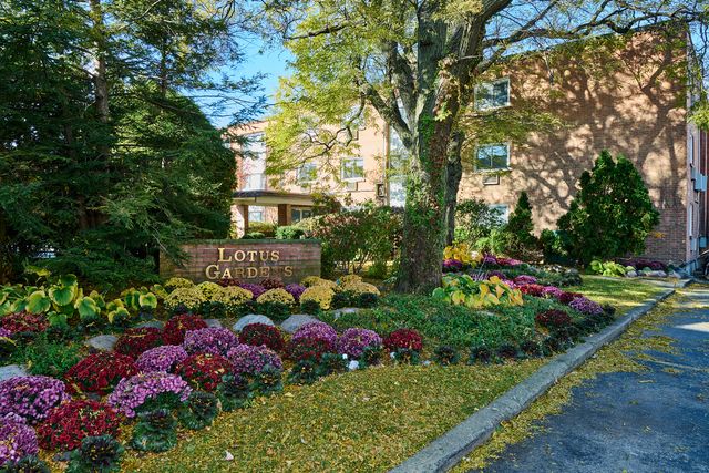 8541 Lotus Avenue 710, Skokie, IL 60077