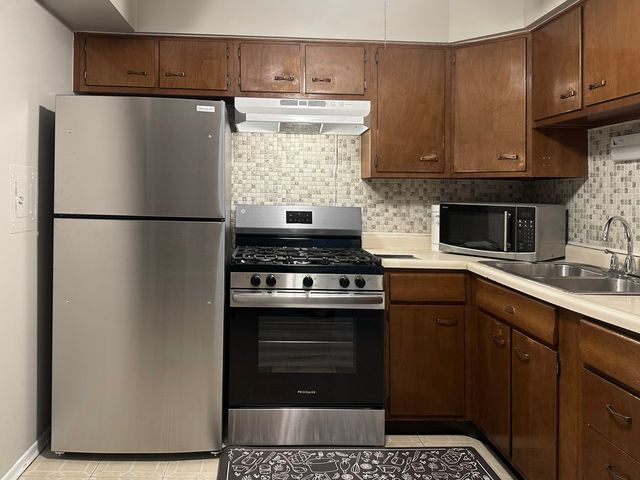 8541 Lotus Avenue 710, Skokie, IL 60077