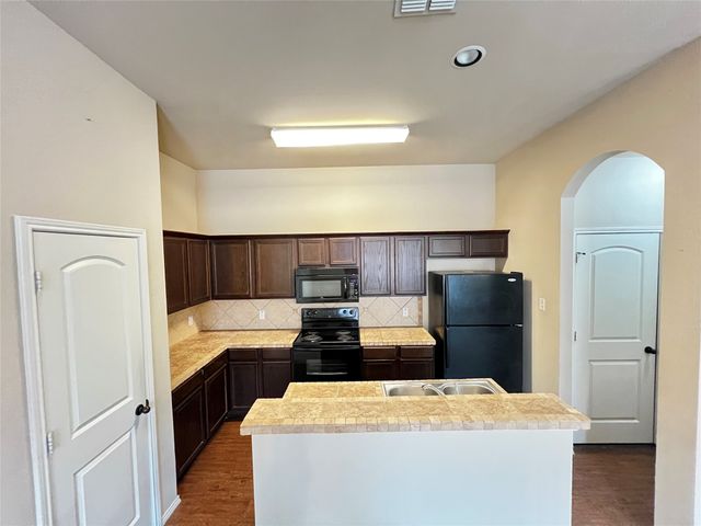 1430 Ravenwood Lane, Mansfield, TX 76063