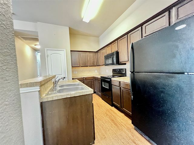 1430 Ravenwood Lane, Mansfield, TX 76063