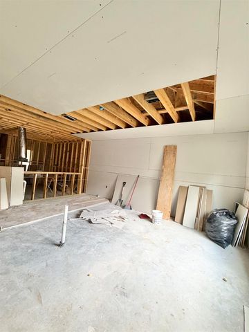 2125 Gill St., Beaumont, TX 77703