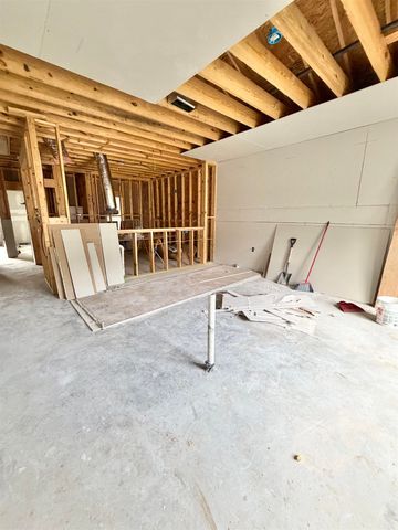 2125 Gill St., Beaumont, TX 77703