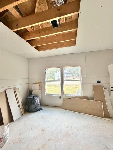 2125 Gill St., Beaumont, TX 77703