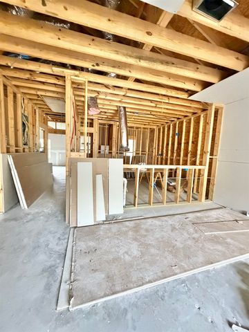 2125 Gill St., Beaumont, TX 77703