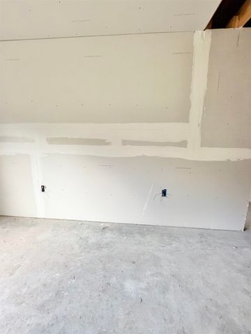 2125 Gill St., Beaumont, TX 77703