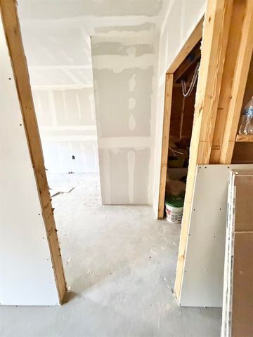 2125 Gill St., Beaumont, TX 77703