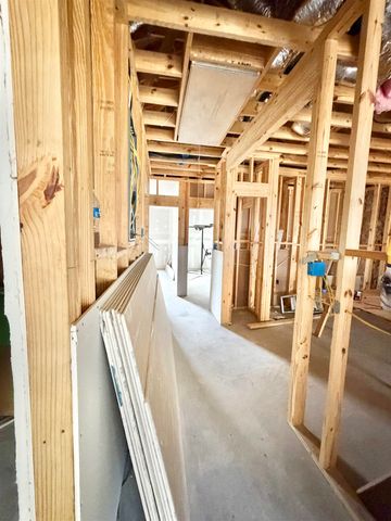 2125 Gill St., Beaumont, TX 77703