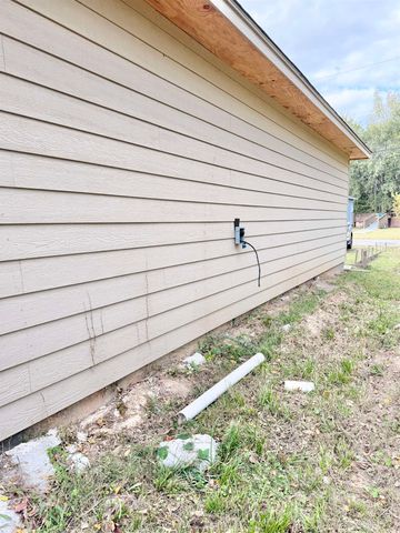 2125 Gill St., Beaumont, TX 77703