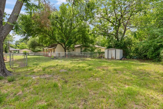 229 College, Italy, TX 76651