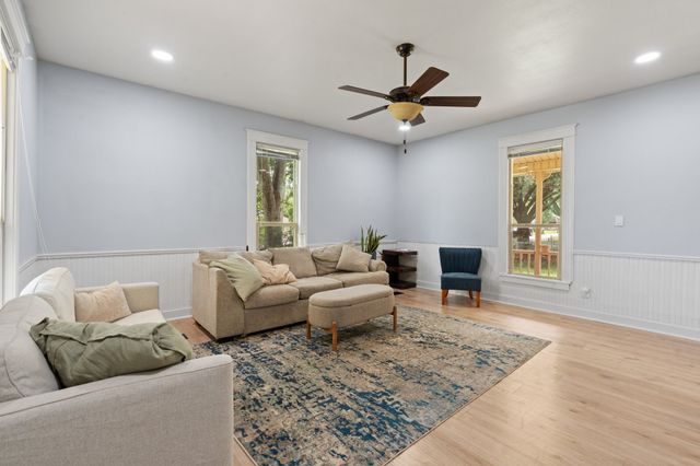 229 College, Italy, TX 76651
