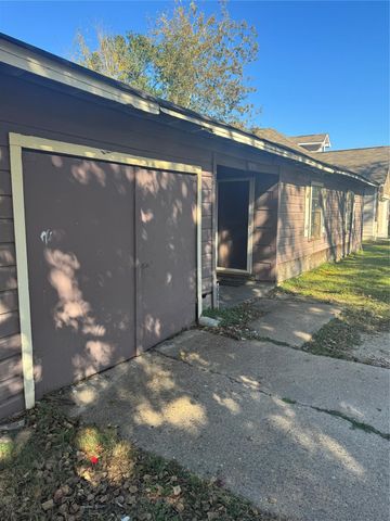 5915 Southtown Street, Houston, TX 77033