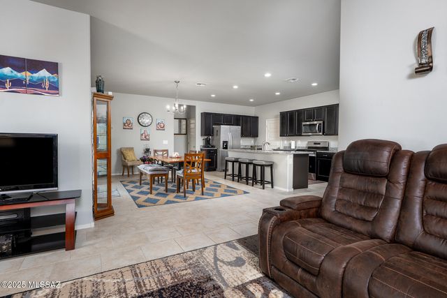 6839 S Portugal Avenue, Tucson, AZ 85757