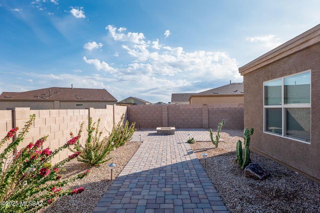 6839 S Portugal Avenue, Tucson, AZ 85757