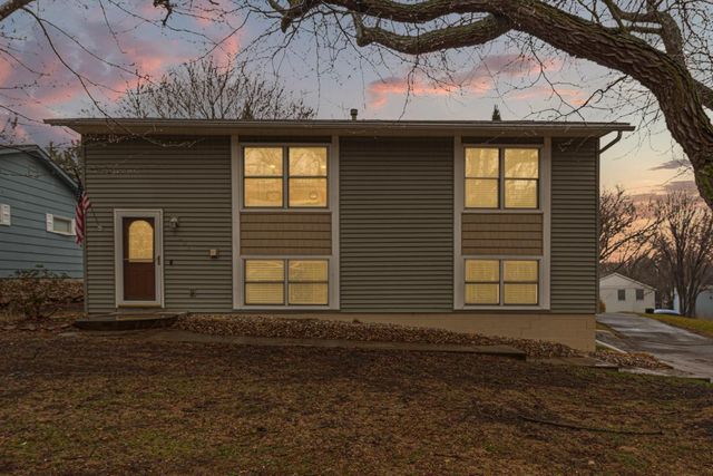 1401 Autumn Drive, Faribault, MN 55021