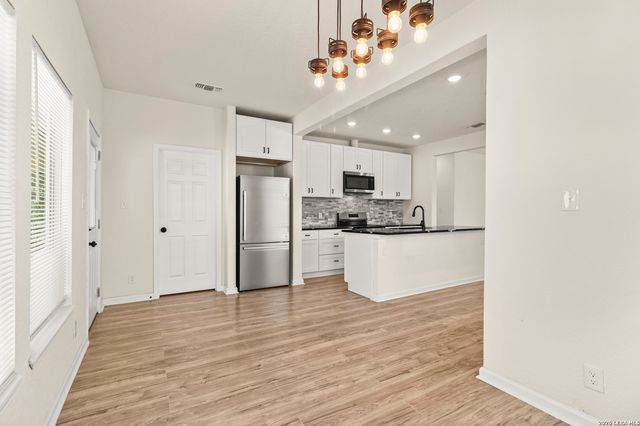 738 avant, San Antonio, TX 78210