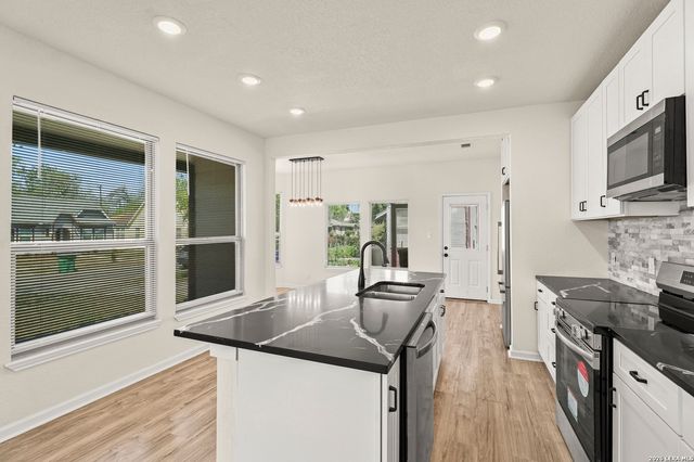 738 avant, San Antonio, TX 78210