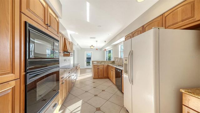 2452 WHIPPOORWILL CIRCLE, Sarasota, FL 34231