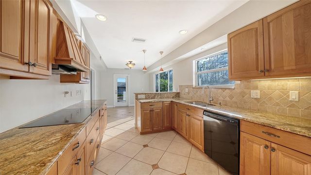2452 WHIPPOORWILL CIRCLE, Sarasota, FL 34231