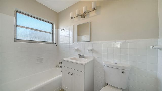 2452 WHIPPOORWILL CIRCLE, Sarasota, FL 34231