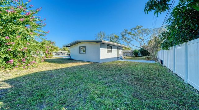 2452 WHIPPOORWILL CIRCLE, Sarasota, FL 34231