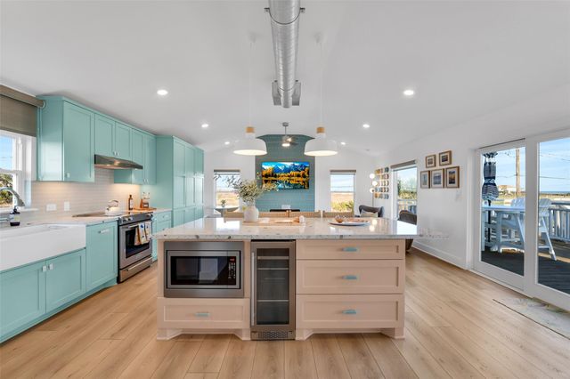 3913 11 Mile Road, Galveston, TX 77554