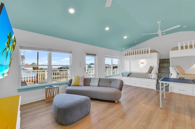 3913 11 Mile Road, Galveston, TX 77554