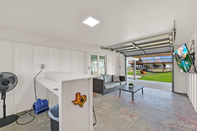 3913 11 Mile Road, Galveston, TX 77554