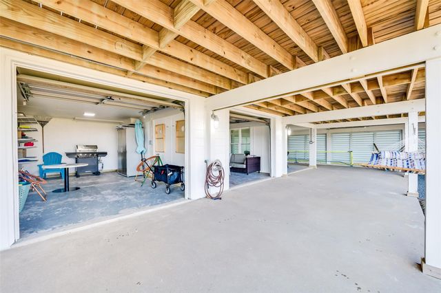 3913 11 Mile Road, Galveston, TX 77554