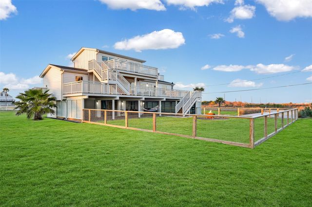 3913 11 Mile Road, Galveston, TX 77554