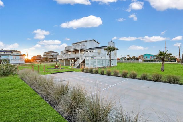 3913 11 Mile Road, Galveston, TX 77554