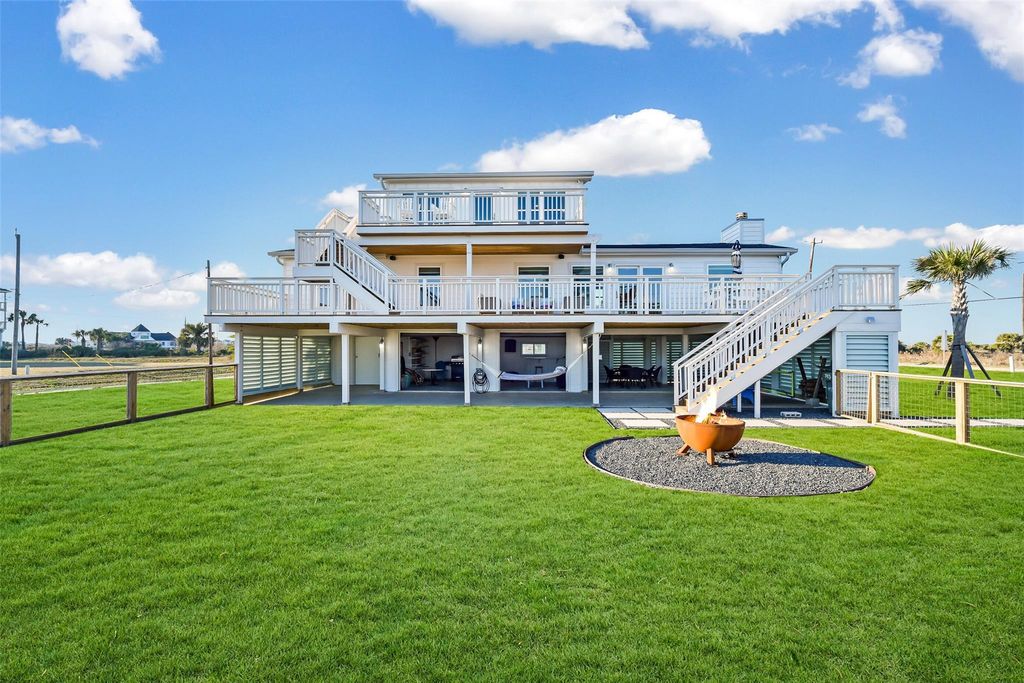 3913 11 Mile Road, Galveston, TX 77554