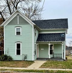 138 Wood Street, East Palestine, OH 44413