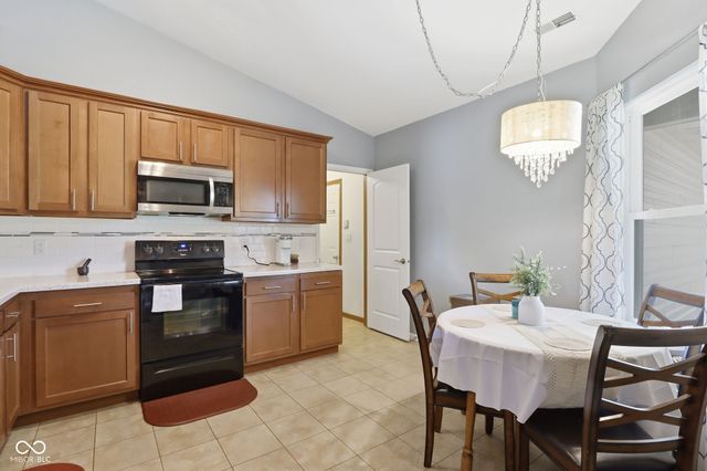 18052 Sanibel Circle, Westfield, IN 46062
