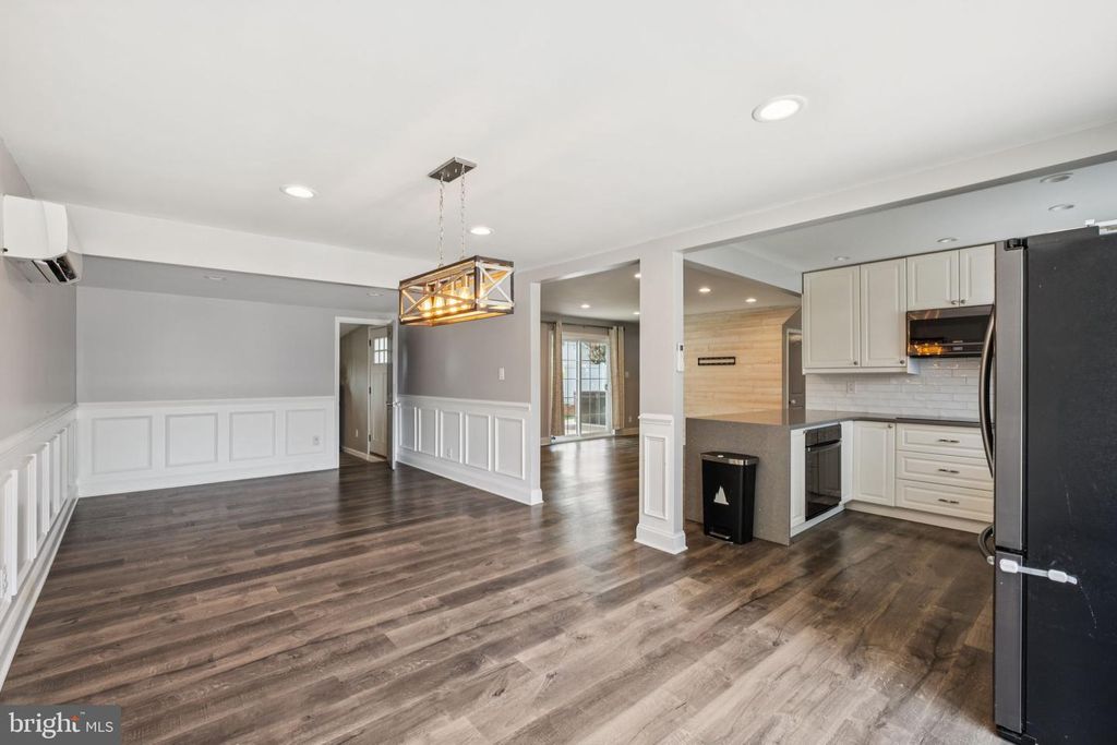 137 NORTHPARK DR, Levittown, PA 19054