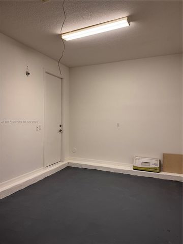 772 NE 191st Ter, Miami, FL 33179