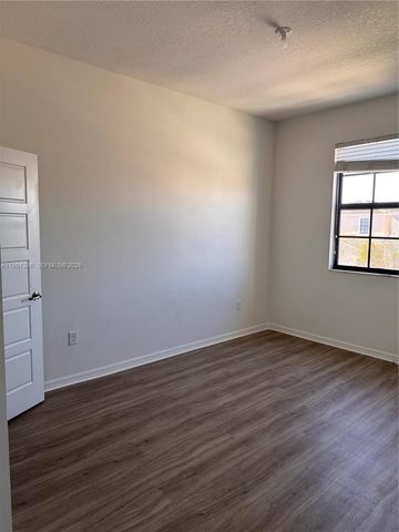 772 NE 191st Ter, Miami, FL 33179